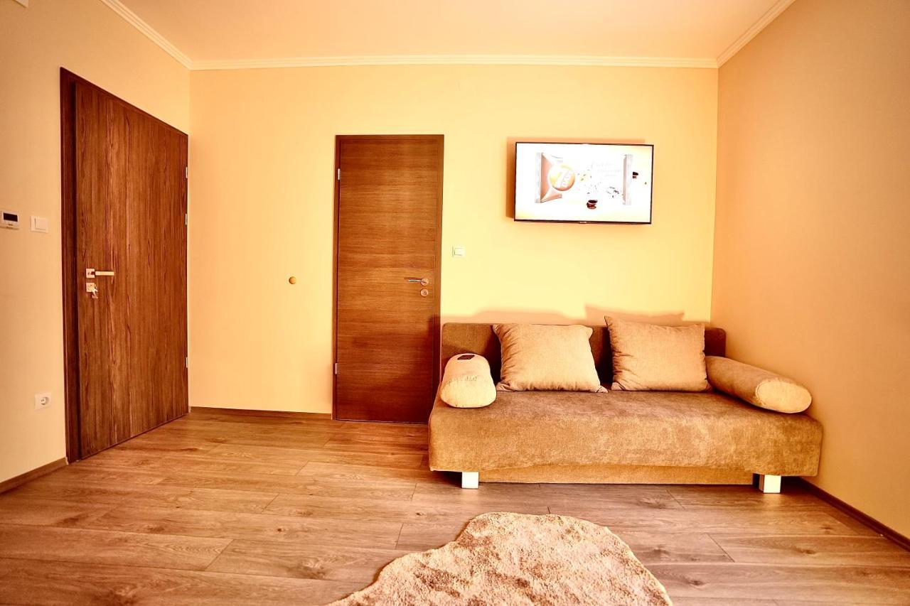 ドゥナハラスティ Bacchus Pub Es Panzio Bed & Breakfast エクステリア 写真