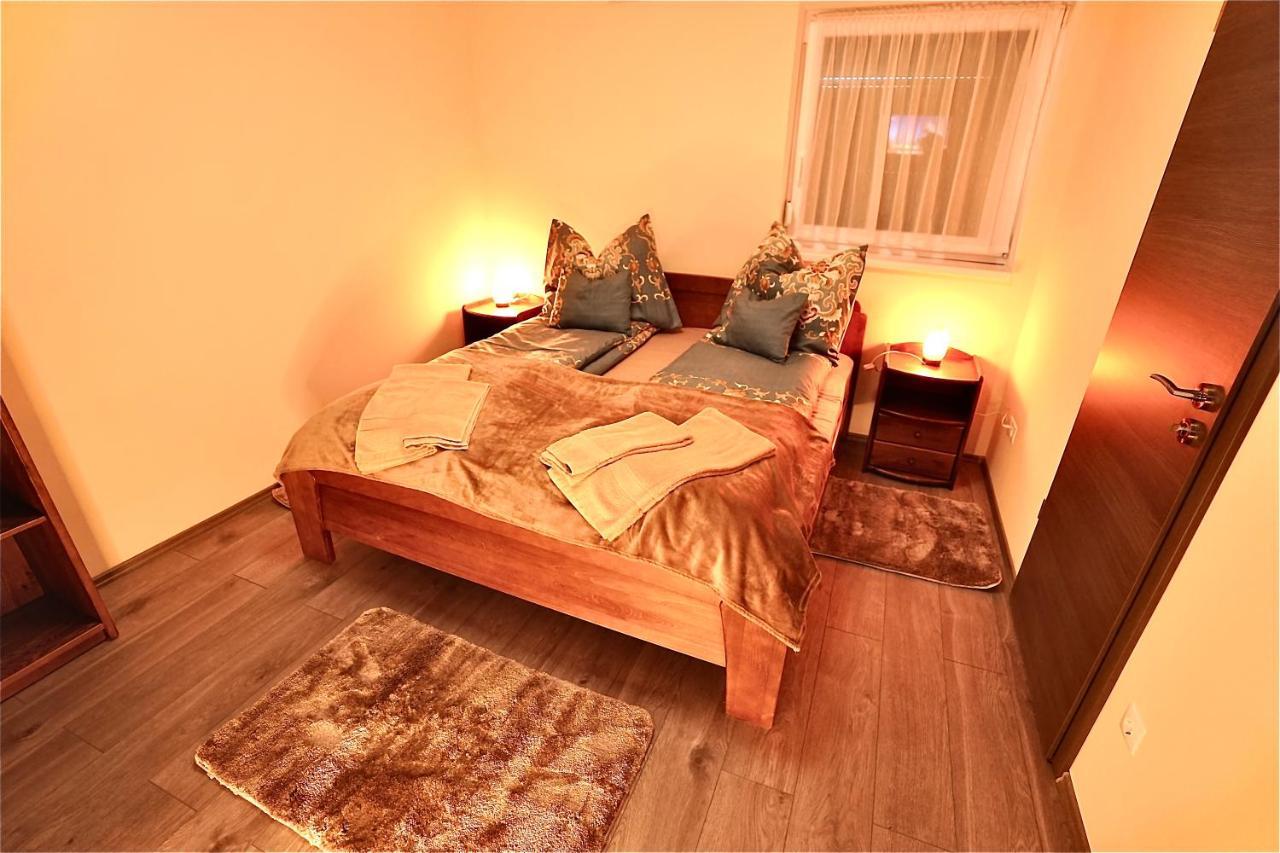 ドゥナハラスティ Bacchus Pub Es Panzio Bed & Breakfast エクステリア 写真