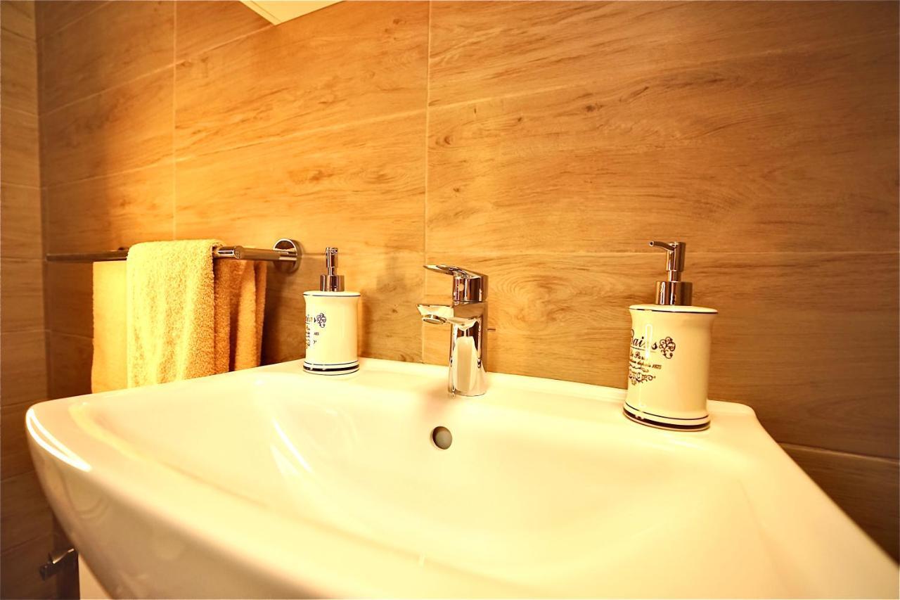 ドゥナハラスティ Bacchus Pub Es Panzio Bed & Breakfast エクステリア 写真
