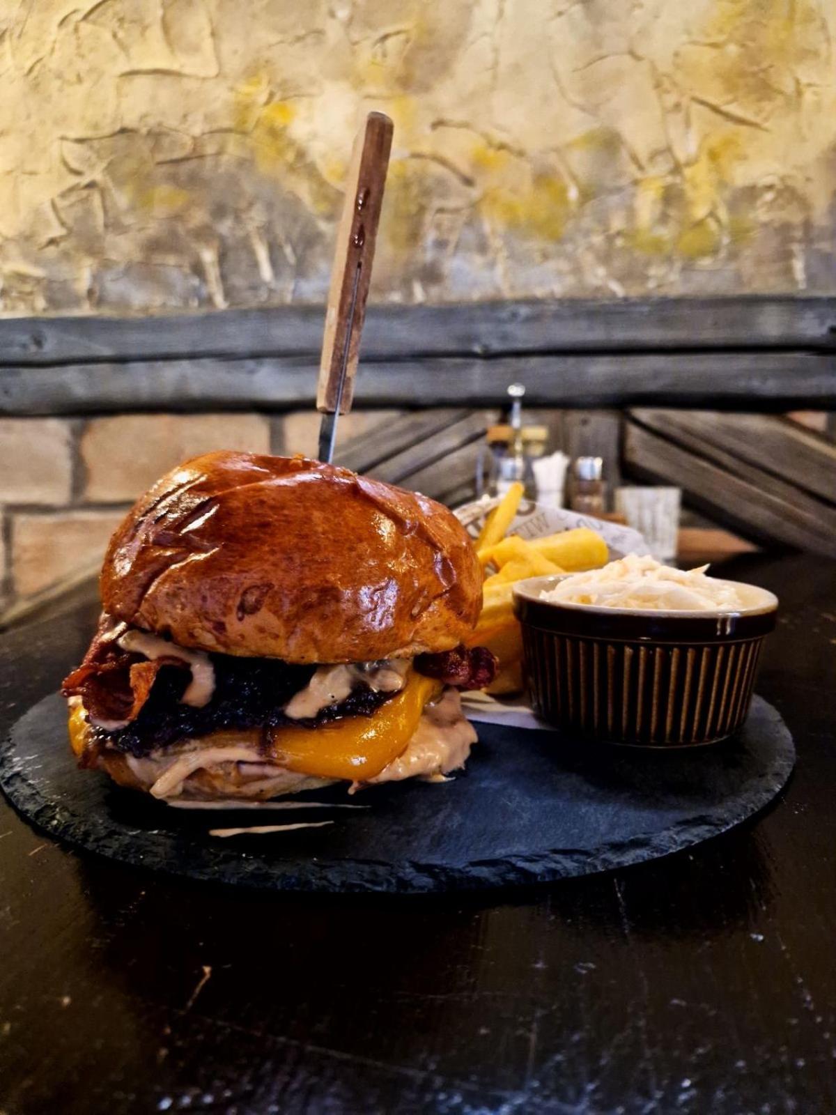ドゥナハラスティ Bacchus Pub Es Panzio Bed & Breakfast エクステリア 写真
