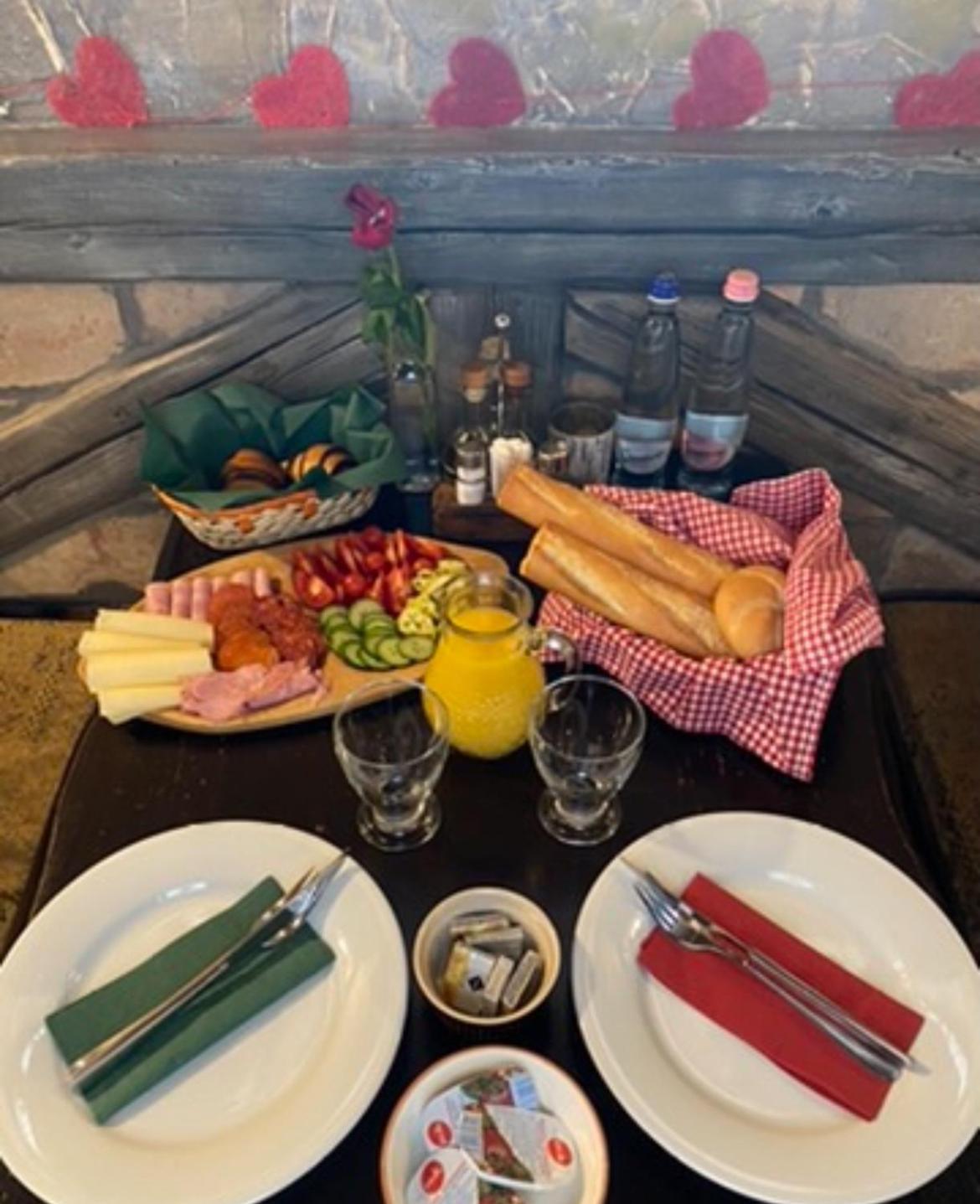 ドゥナハラスティ Bacchus Pub Es Panzio Bed & Breakfast エクステリア 写真